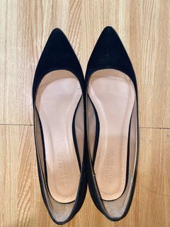 Parisian black shoes 1 inch heels size 8