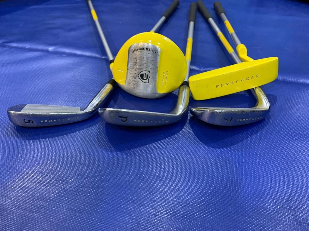 世界的に有名な Perry Gear junior golf set, Sports Equipment, Other Sports クラブ
