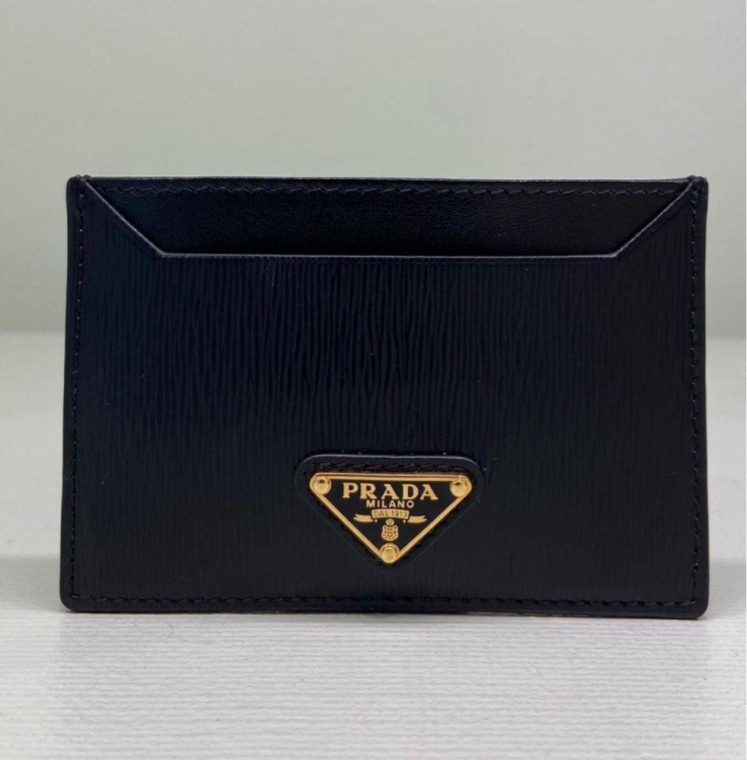 Prada wallet sale outlet 2025