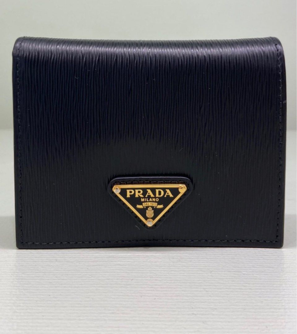 Prada wallet sale outlet best sale