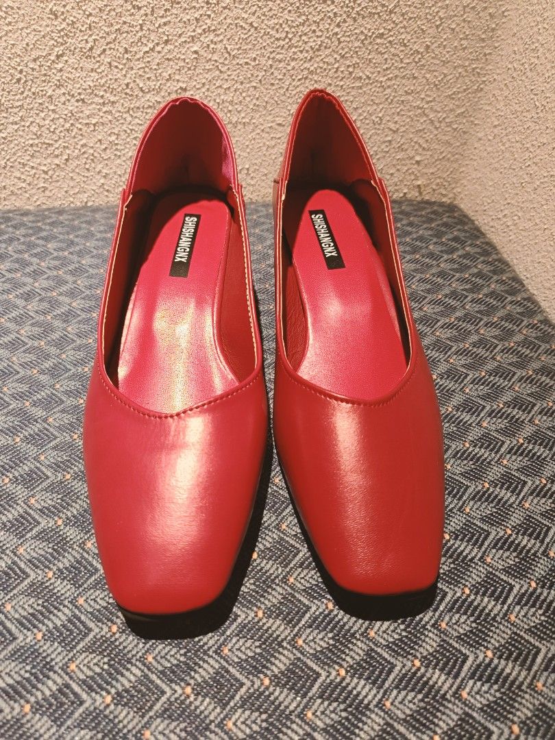 Red pumps low heels, Women's Fashion, Footwear, Heels on Carousell