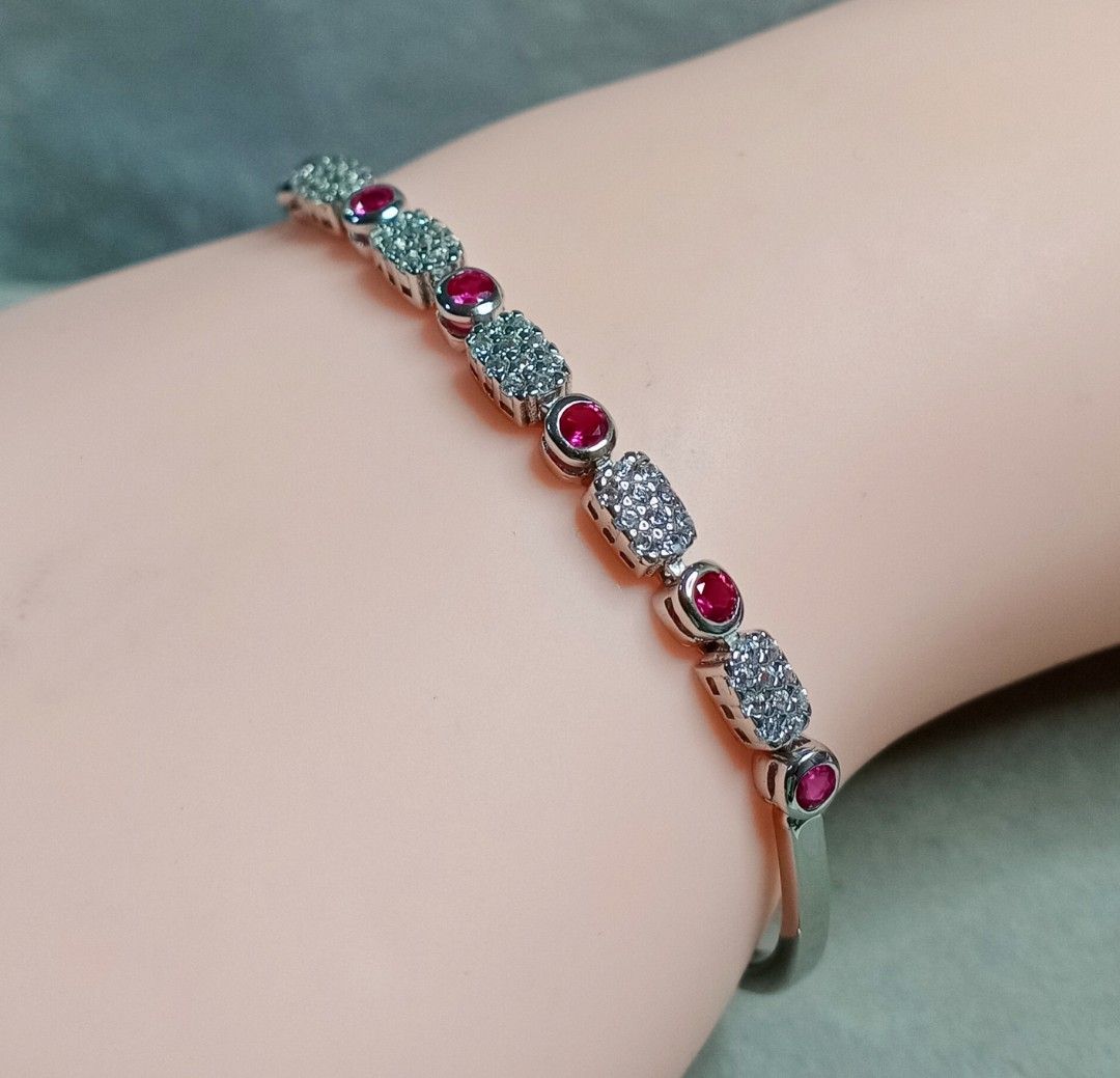 Red and new arrivals white diamond