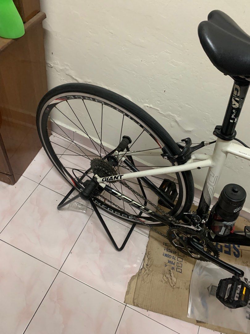 Jual giant contend deals