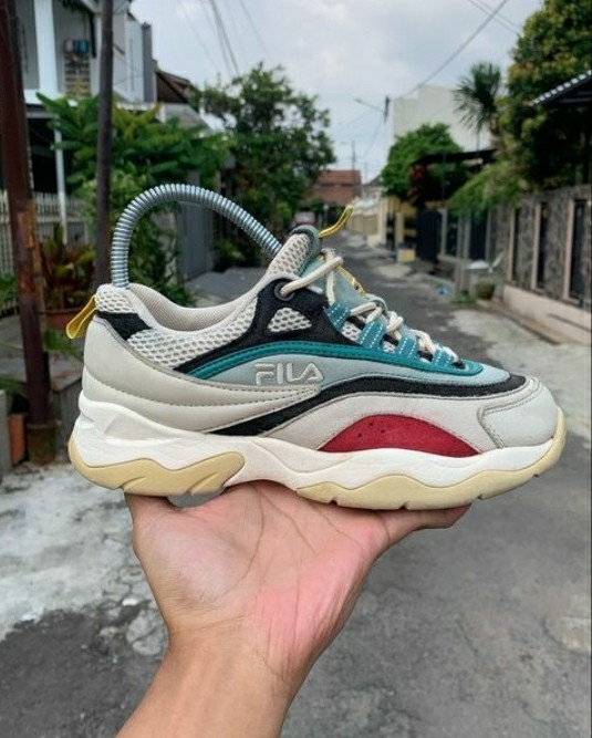 Sepatu Fila On Carousell