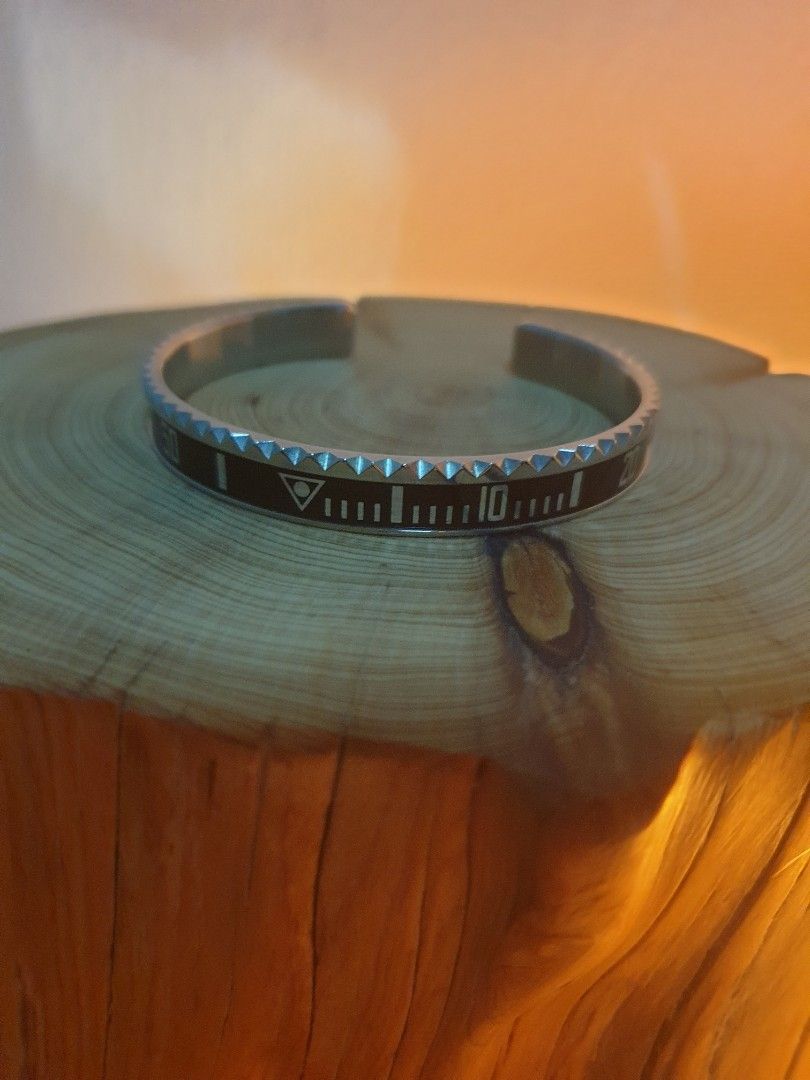 Speedometer Bracelets (Category: Jewelry) located in Singapore. Submitted by sideswipe77 (Listing ID 1230182374, Image 1). Description: 2 x Speedometer Bracelet for Sale Brand new Diameter = Around 6cm with open end adjustable feature. $10 each. Meetup only. Deal at Yew Tee Mrt Station. Arrangement to meet up at other location will subjected to seller availability..