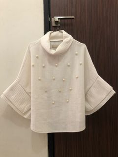 Sweater Putih Mutiara