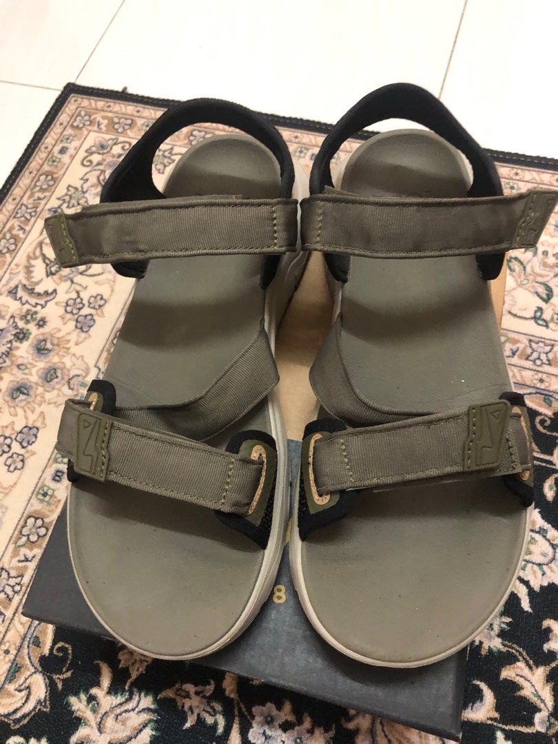 Teva Men s Fashion Footwear Flipflops and Slides on Carousell