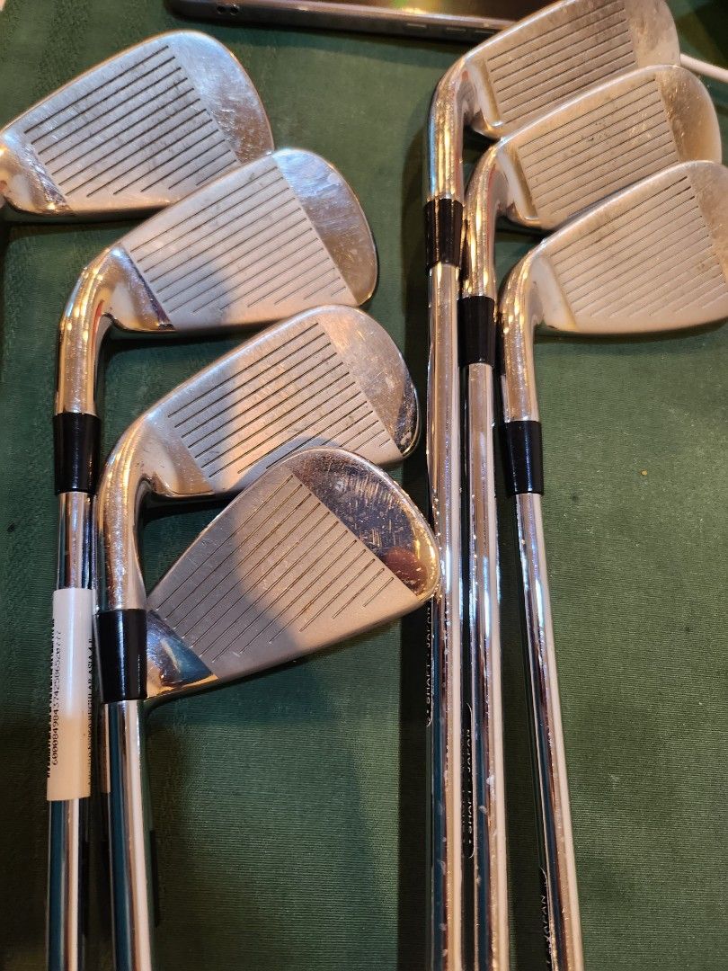 Titleist full set, Sports Equipment, Sports & Games, Golf on Carousell