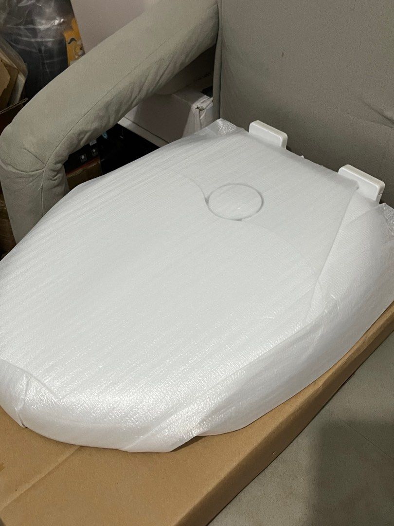 Toilet Seat with Child seat O Type slowly down , Babies & Kids, Bathing