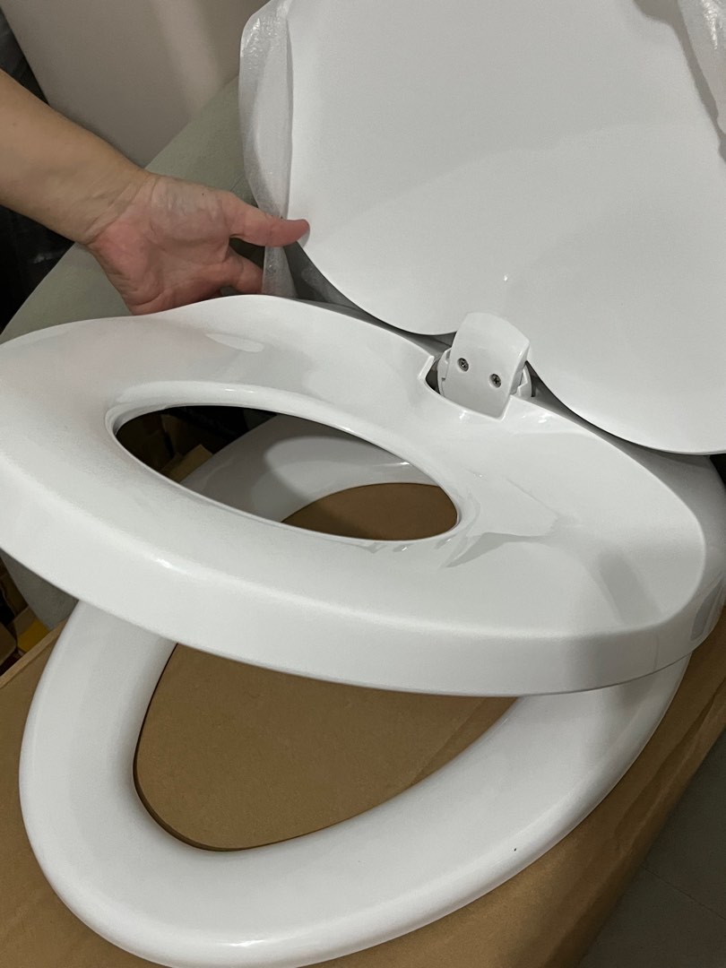 Toilet Seat with Child seat O Type slowly down , Babies & Kids, Bathing