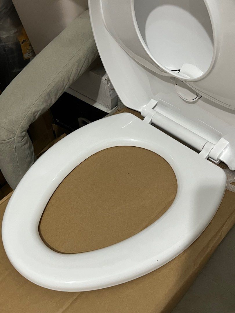 Toilet Seat with Child seat O Type slowly down , Babies & Kids, Bathing