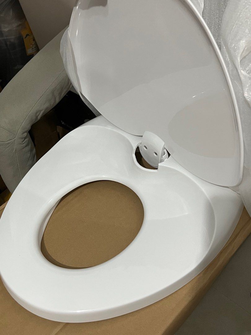Toilet Seat with Child seat O Type slowly down , Babies & Kids, Bathing