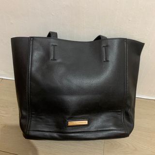 Totebag hitam colette