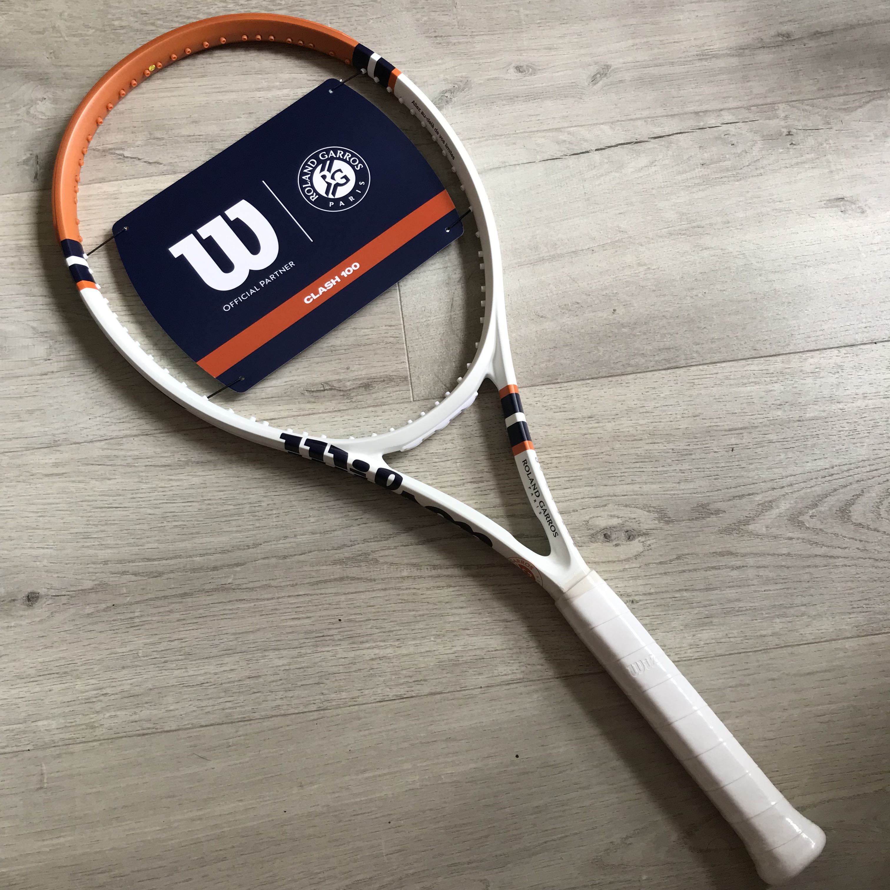 Wilson Clash 100/100L V2 Roland Garros, 運動產品, 運動與體育, 運動與體育 球拍和球類運動