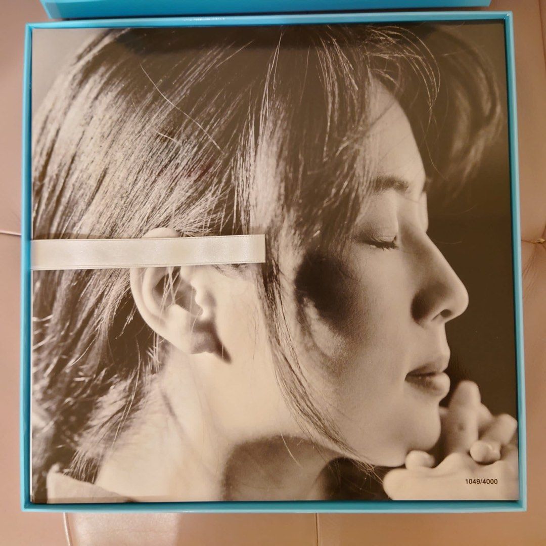 ZARD Official : ZARD photo collection box あの微笑みを忘れないで