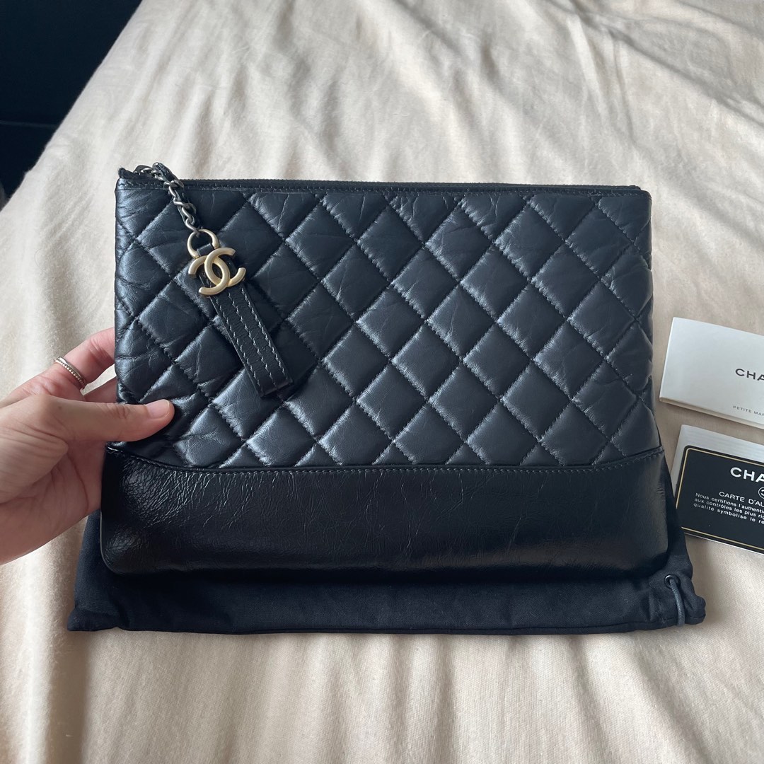 100% authentic CHANEL Gabrielle Clutch O Case Medium, Luxury, Bags &  Wallets on Carousell