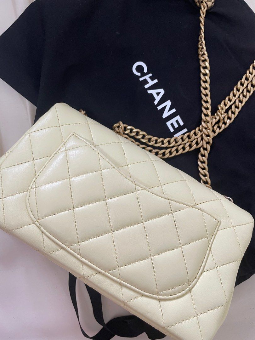Chanel Yellow Quilted Lambskin Top Handle Vanity Case Pale Gold Hardware, 2023  Available For Immediate Sale At Sotheby's
