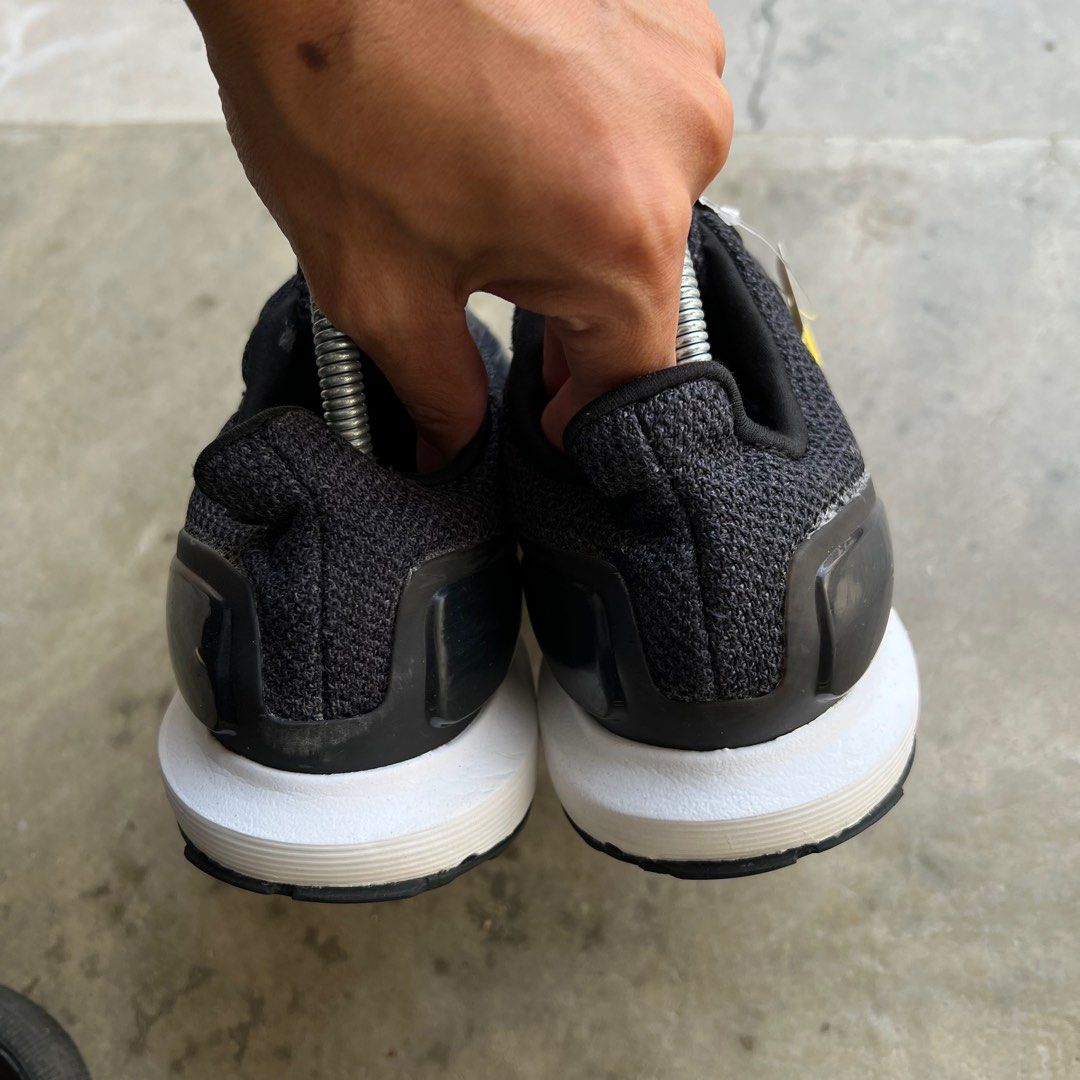Adidas cosmic 2 on shop feet