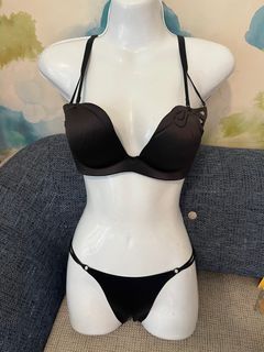 80B🆕全新內衣👙全套神秘黑❤️～時尚科技款掌托ㄧ片式～蝴蝶結🎀設計～亮面彈性💕～無鋼圈襯墊有厚度
