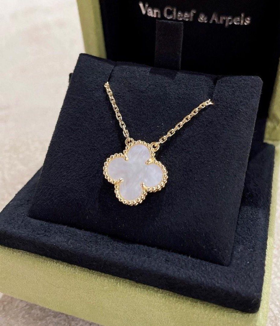 Vintage Alhambra pendant - VCARA45900 - Van Cleef & Arpels | Van cleef  necklace, Alhambra pendant, Van cleef and arpels jewelry
