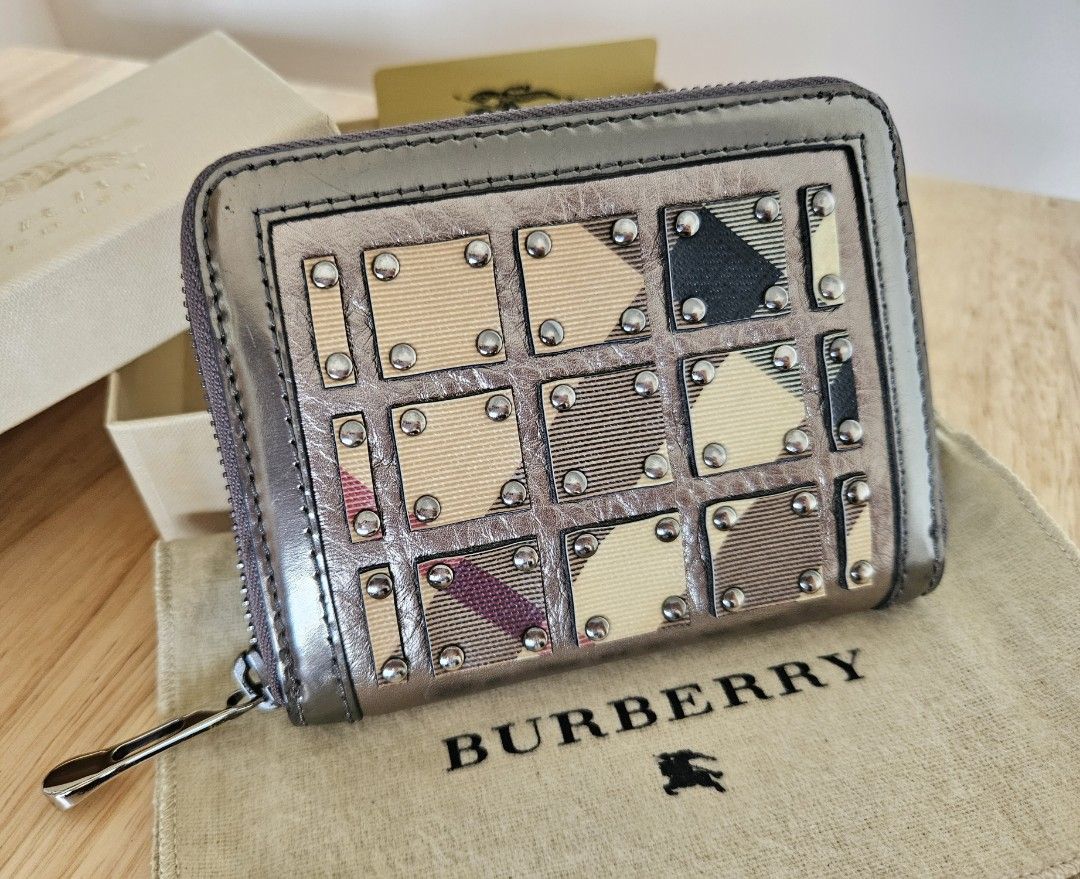 ✅️ Burberry Metallic Leather Wallet Rare, Women's Fashion, Bags