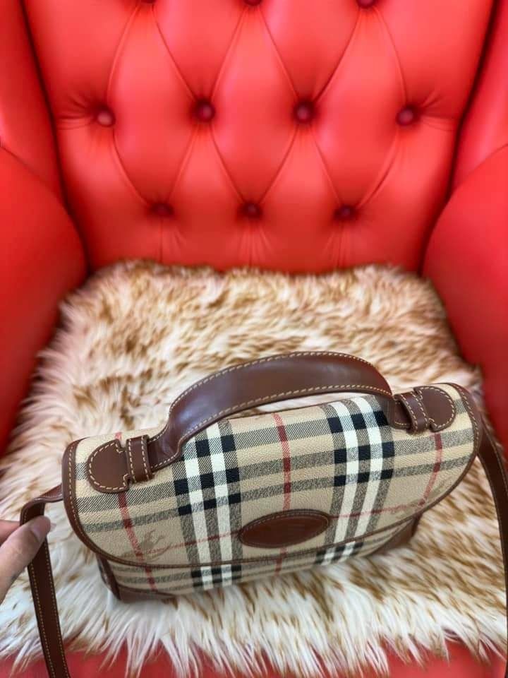 Burberry store handle bag