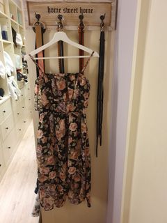 日本 INGNI 不規則裙擺風情萬種花洋裝