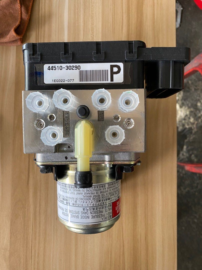 ABS Master Pump & ABS Accumulator for Toyota Noah/Voxy/Esquire/estima