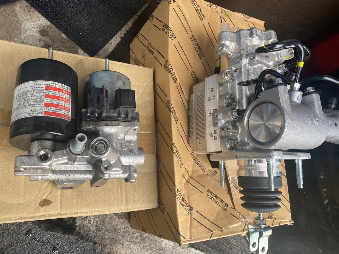 ABS Master Pump & ABS Accumulator for Toyota Noah/Voxy/Esquire/estima