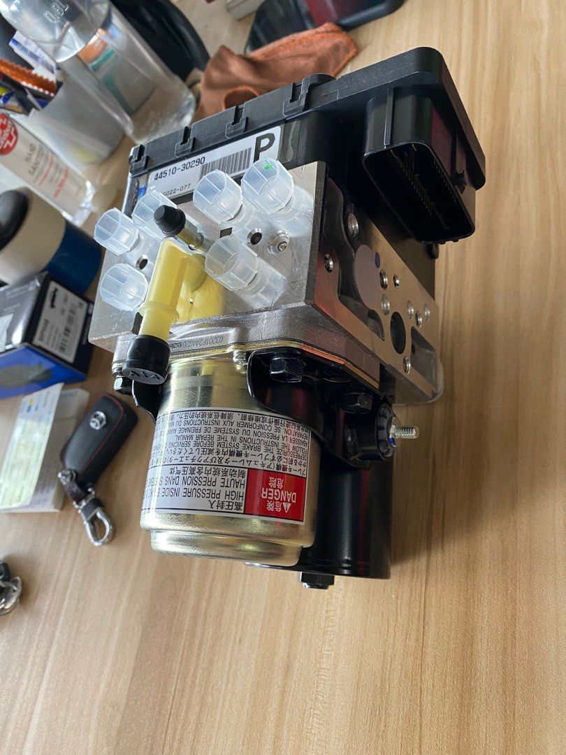 ABS Master Pump & ABS Accumulator for Toyota Noah/Voxy/Esquire/estima