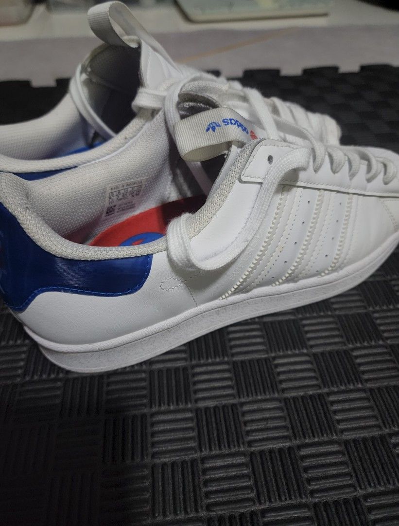 Red adidas shoe discount laces