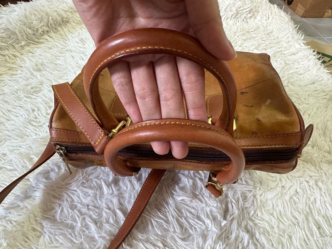 Alviero Martini boston with sling (Category: Luxury Bags & Wallets) located in Manila. Submitted by lunaticbaby (Listing ID 1230431144, Image 2). Description: .