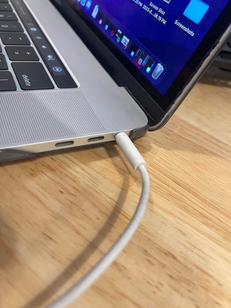 Apple MacBook Pro (15-in 2018) (Category: Laptops & Notebooks) located in Manila. Submitted by legitlu (Listing ID 1230433046, Image 3). Description: Barley used no issues! No box but with charger .