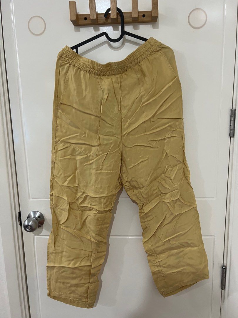 Araw The Line Lounge Pants Ginto (Category: Other Bottoms) located in Manila. Submitted by _eunice.o_ (Listing ID 1230431213, Image 1). Description: Brand New, Never Worn .