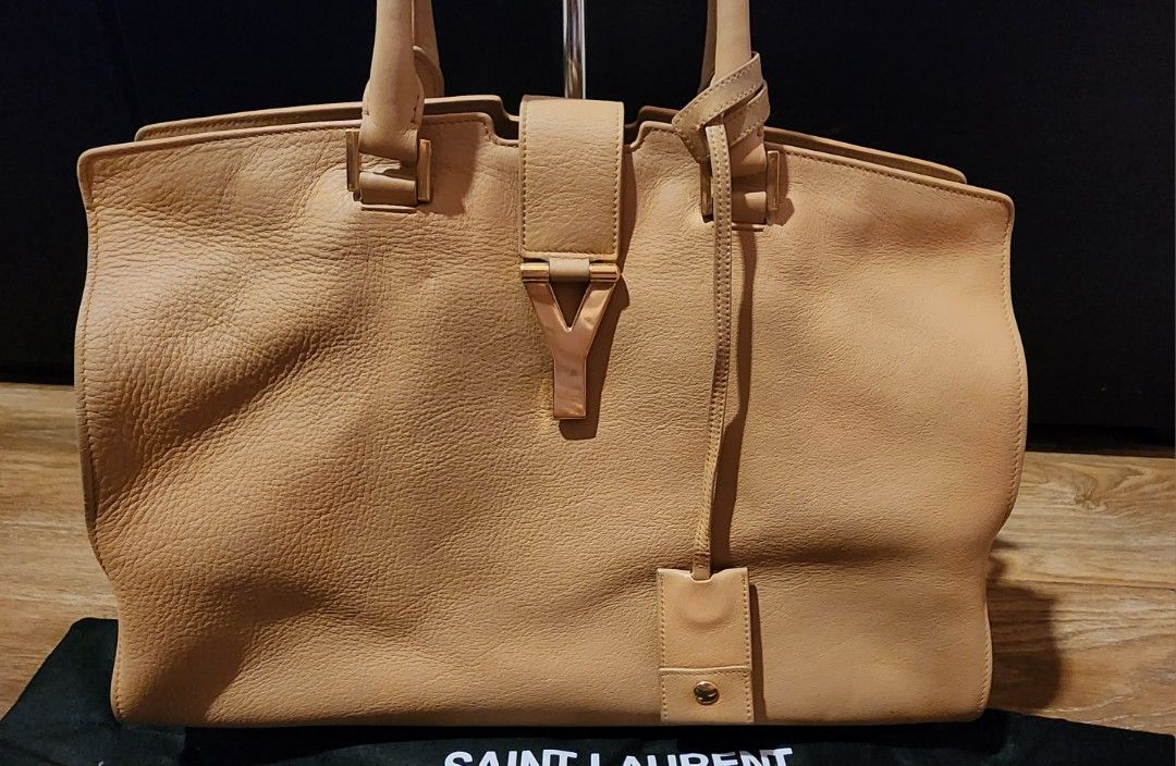 Authentic YSL Cabas (Category: Luxury Bags & Wallets) located in Las Pinas. Submitted by motherdaughterbm (Listing ID 1230389808, Image 3). Description: FS or Swap to smaller bag YSL Cabas Nude color medium size w/ dust bag, care card and color swatch.