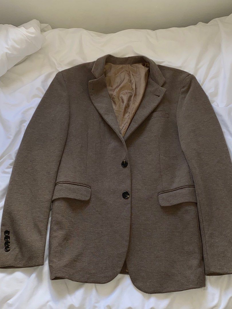 Blazer office minimalist vintage (Category: Longsleeves) located in Pasig City. Submitted by ctiner (Listing ID 1230395936, Image 1). Description: s-m no flaws no stain bought this from insta vnice quality.