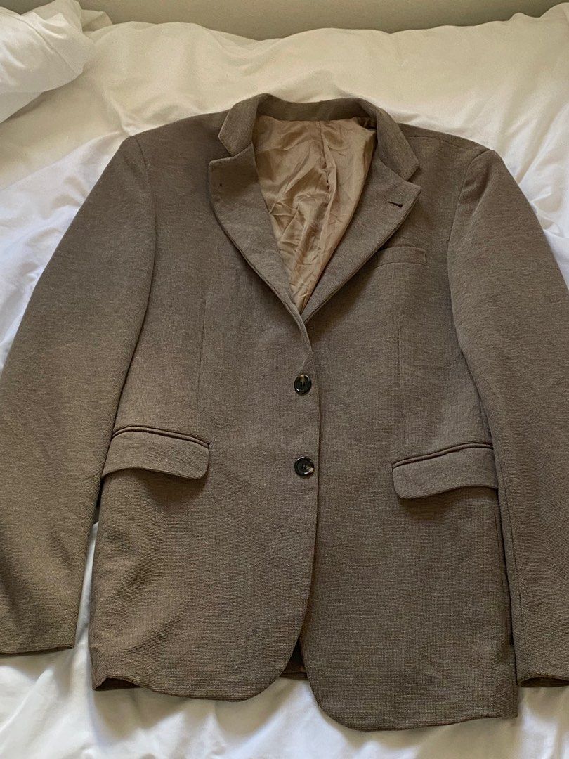 Blazer office minimalist vintage (Category: Longsleeves) located in Pasig City. Submitted by ctiner (Listing ID 1230395936, Image 3). Description: s-m no flaws no stain bought this from insta vnice quality.