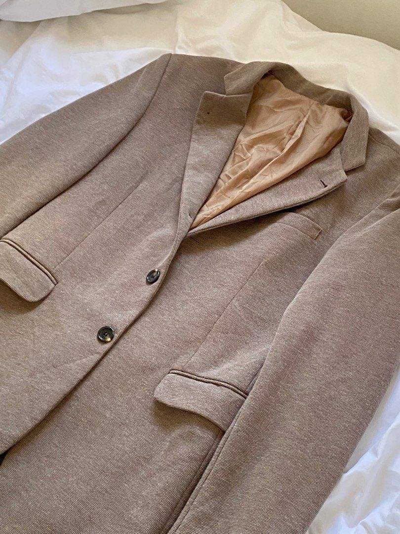 Blazer office minimalist vintage (Category: Longsleeves) located in Pasig City. Submitted by ctiner (Listing ID 1230395936, Image 2). Description: s-m no flaws no stain bought this from insta vnice quality.