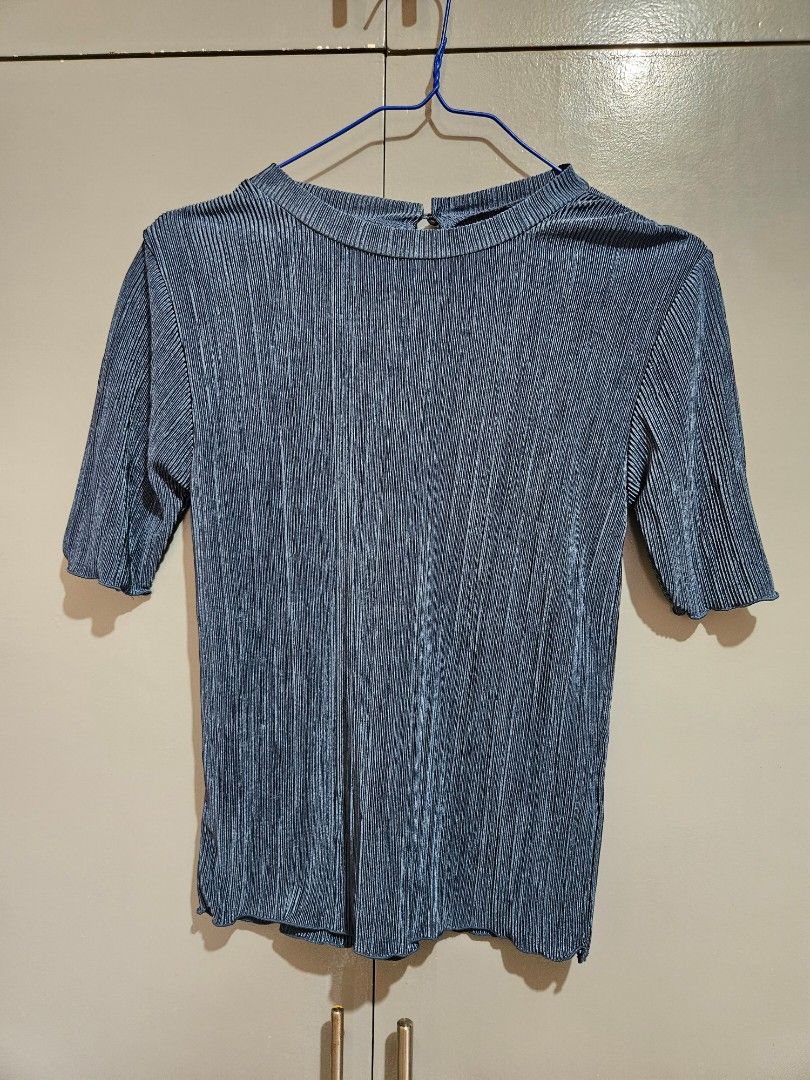 BLUE TOP | XS-S | FREE SHIPPING (Category: Blouses) located in San Carlos. Submitted by chsoki (Listing ID 1230411769, Image 1). Description: BLUE TOP/BLOUSE, SHINY/SLIGHTLY STRETCHY MATERIAL XS-S FREE SHIPPING!! GCASH/BPI.