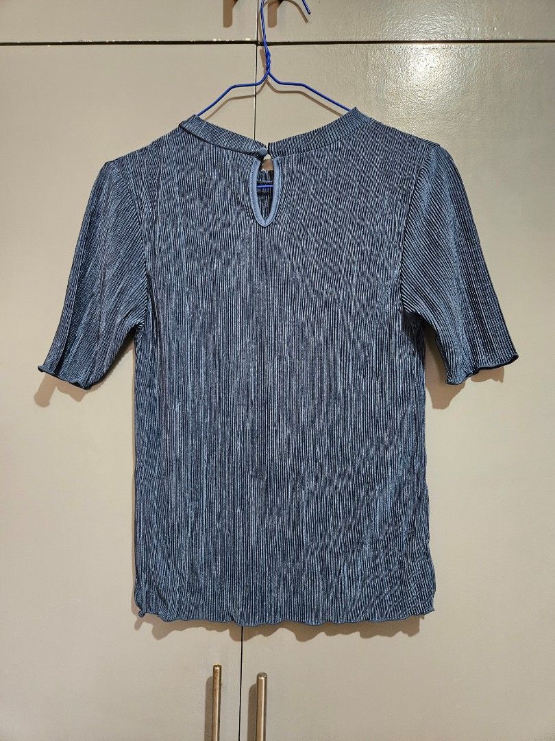 BLUE TOP | XS-S | FREE SHIPPING (Category: Blouses) located in San Carlos. Submitted by chsoki (Listing ID 1230411769, Image 2). Description: BLUE TOP/BLOUSE, SHINY/SLIGHTLY STRETCHY MATERIAL XS-S FREE SHIPPING!! GCASH/BPI.