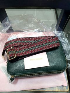 BNIB Coccinelle camera bag with woven strap in hunter green colour, medium size, made in Italy 🇮🇹