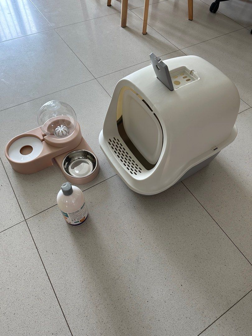 Cat litter box, food bowl and water dispenser, shampoo, Pet Supplies, Homes & Other Pet