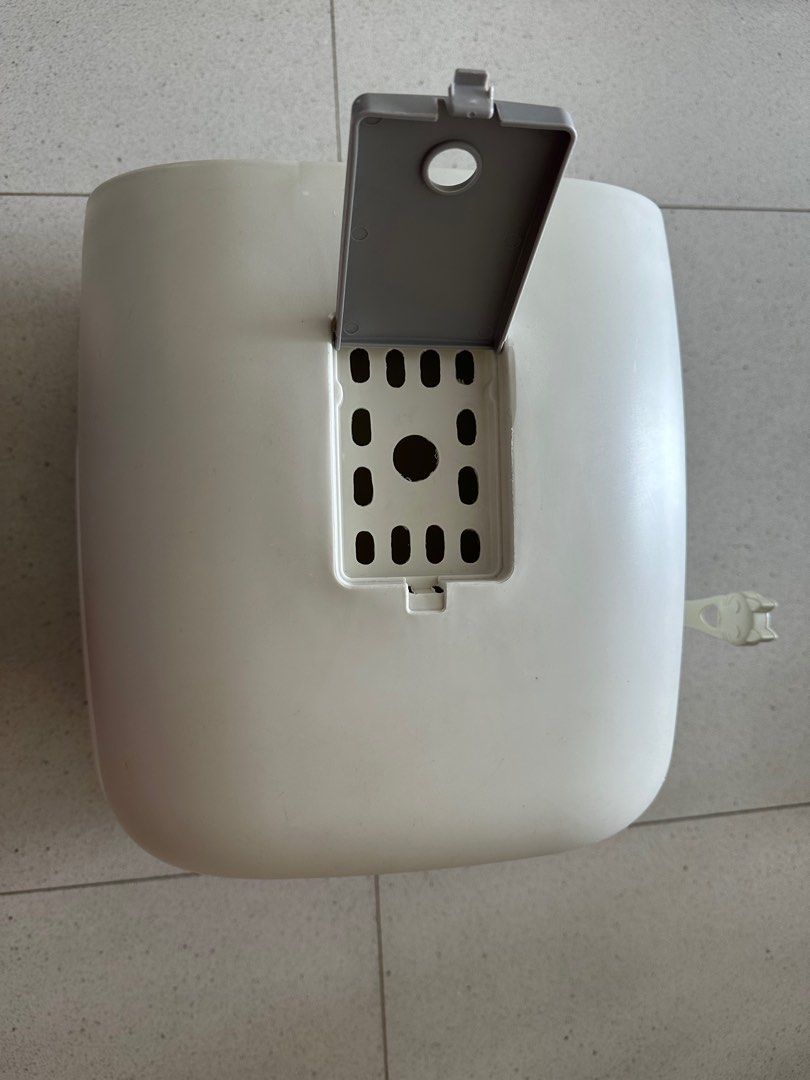 Cat litter box, food bowl and water dispenser, shampoo, Pet Supplies