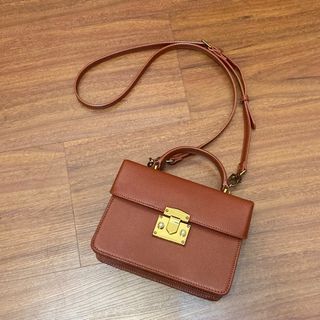 Charles&Keith 小ck風琴方盒斜肩包
