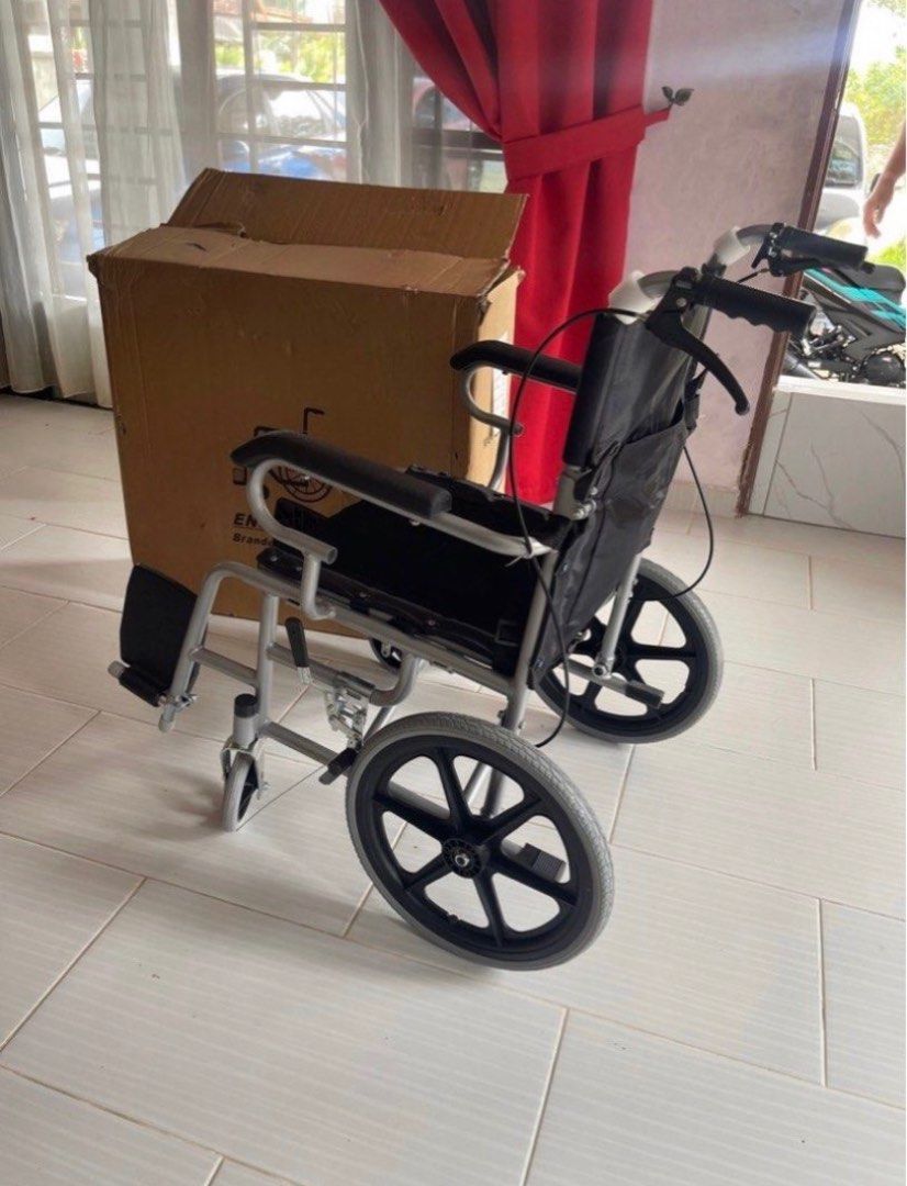 Cheapest in Town Wheelchair / Kerusi Roda Dewasa, Health & Nutrition