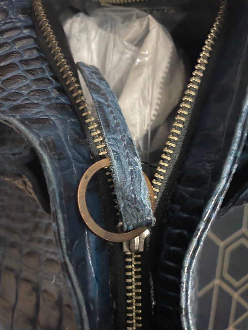 Crocodile-embossed Cowhide leather handbag (Our Tribe) (Category: Tote Bags) located in Muntinlupa City. Submitted by kcshopph (Listing ID 1230526802, Image 3). Description: Crocodile-embossed Cowhide leather Used this occasionally for work. Has wear and tear signs at the zipper handle and bag edges but barely noticeable. Well-maintained by bag conditioner every use. Will condition the bag before sending. Thanks 😊 40x26cm.