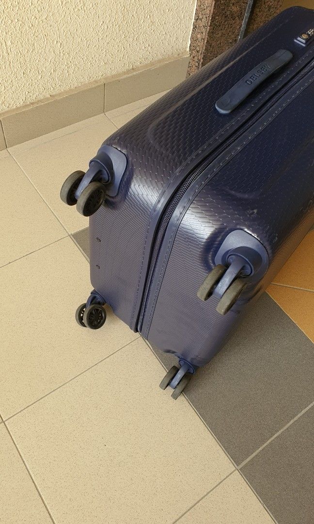 Delsey Helium Air 28 inch luggage, Hobbies & Toys, Travel, Luggage on