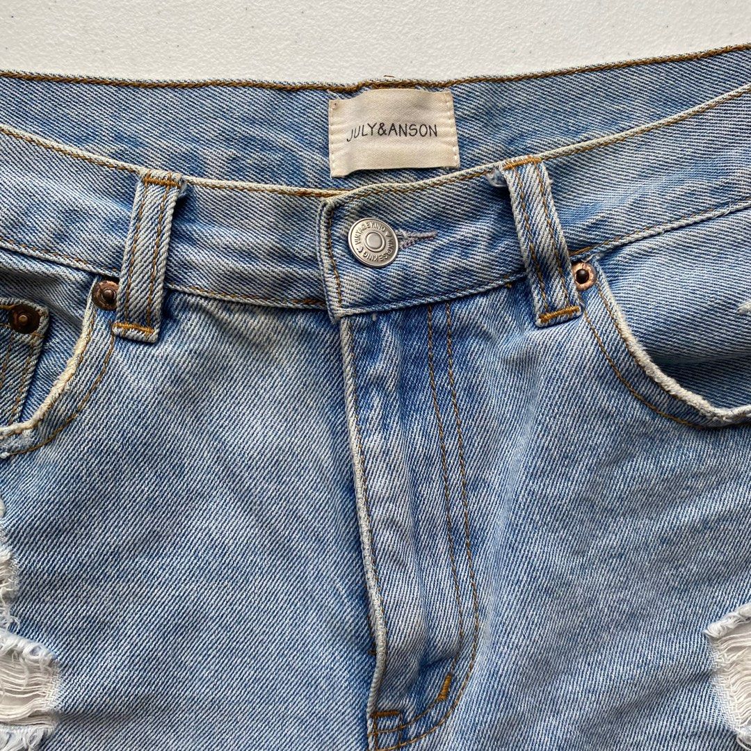 Denim Shorts Highwaisted 28-29 (Category: Shorts) located in Quezon City. Submitted by mcsvr (Listing ID 1230364540, Image 3). Description: .