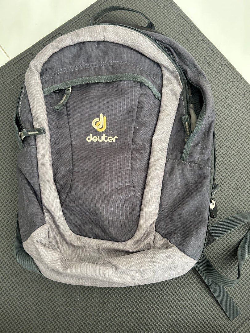 Deuter quantum 70+10 backpack with detachable daypack & transport cover