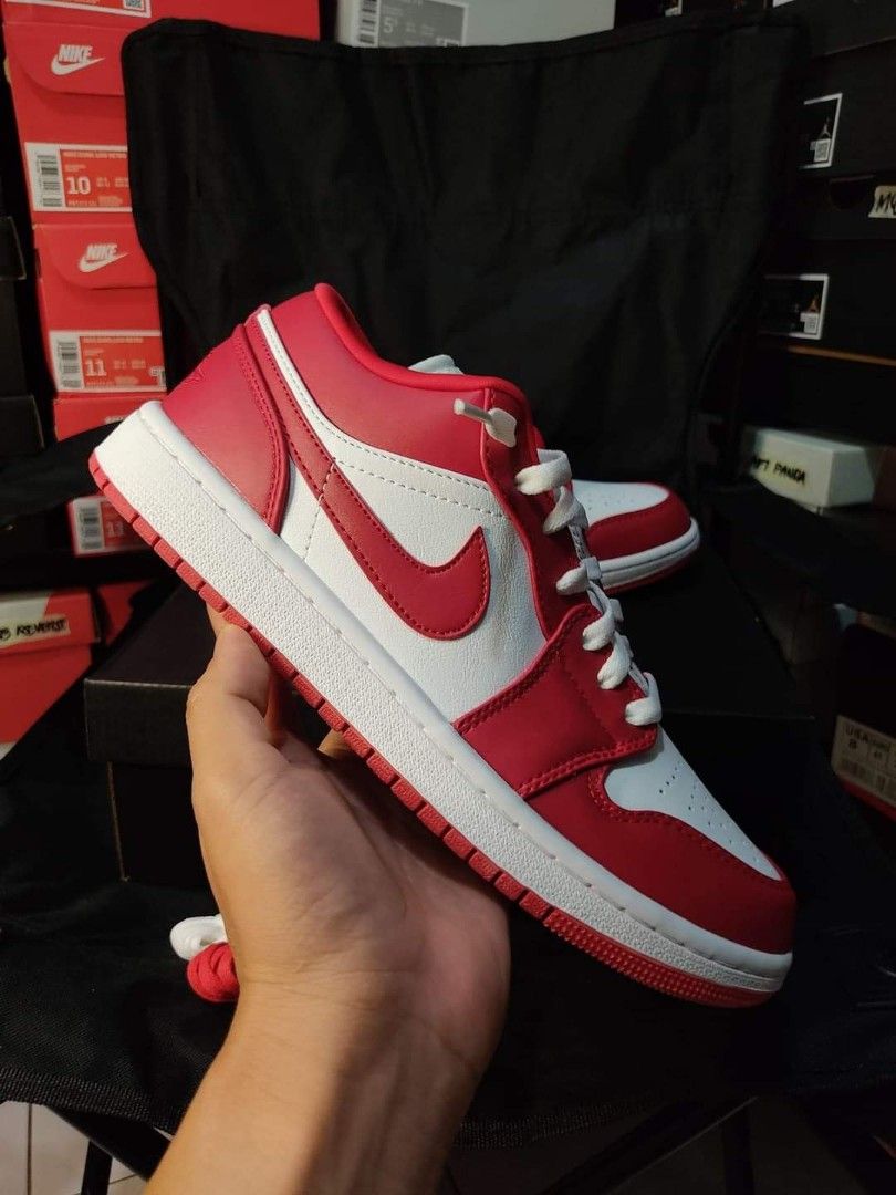 university red sb dunk